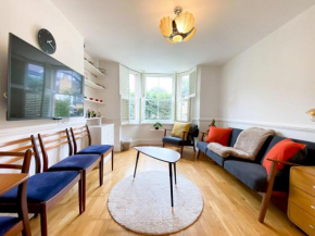 Pass the Keys Stockwell Apartment with a Private Garden